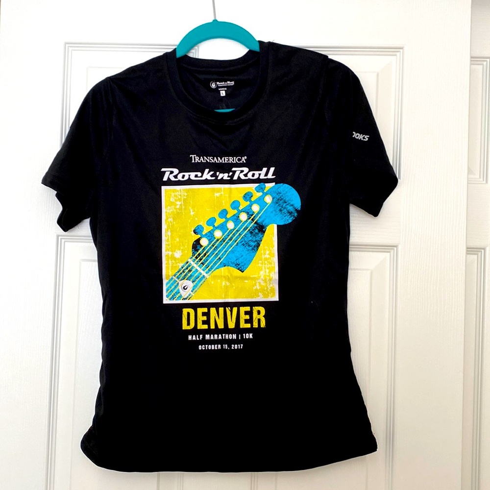 Brooks Rock N Roll Marathon Denver 2017 large black shirt sleeve